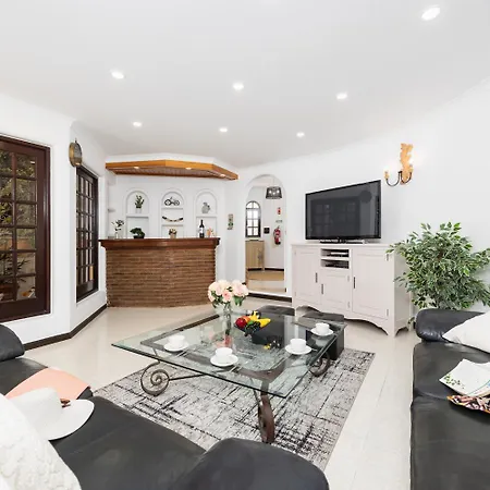 Cristina 15 Вилла *